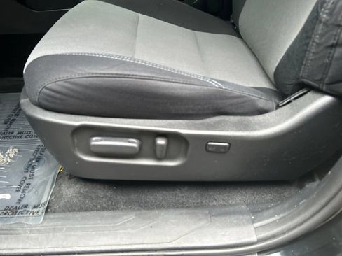 Used 2021 Toyota Tacoma TRD Off-Road AWD/4WD image 17