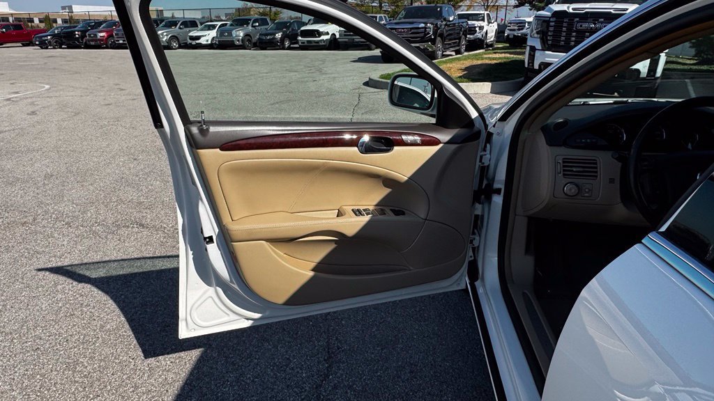 Used 2009 Buick Lucerne CXL FWD image 18