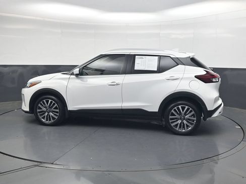 Used 2024 Nissan Kicks SV FWD image 11