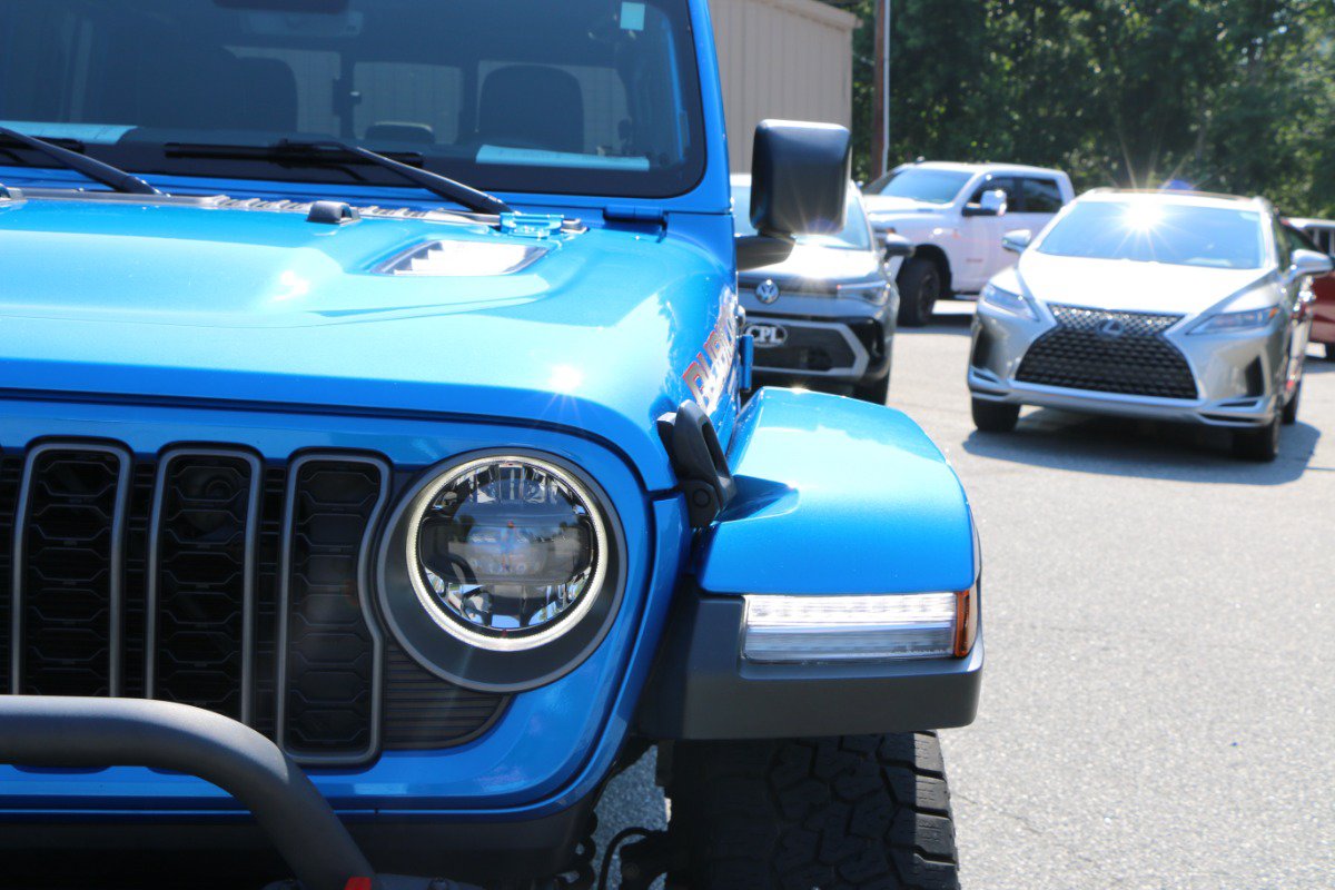 Used 2025 Jeep Gladiator Rubicon AWD/4WD image 12