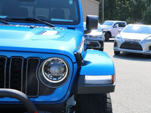 Used 2025 Jeep Gladiator Rubicon AWD/4WD image 12