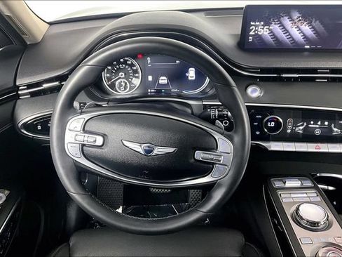 Certified 2025 Genesis GV70 2.5T AWD/4WD image 6