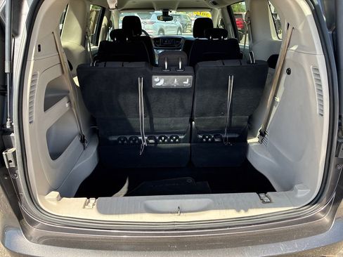 Used 2017 Chrysler Pacifica Touring FWD image 18