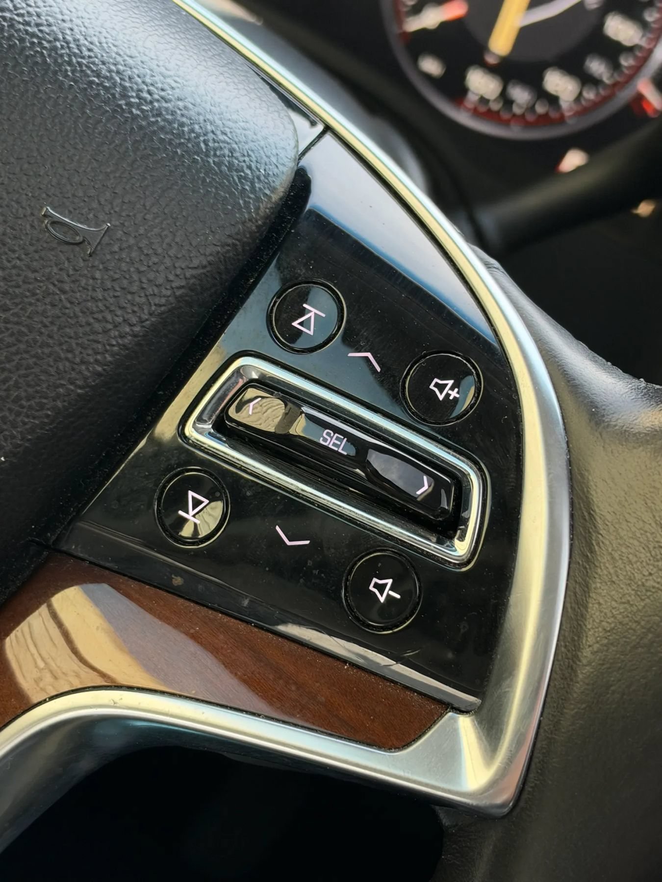 Used 2015 Cadillac Escalade Premium RWD image 16