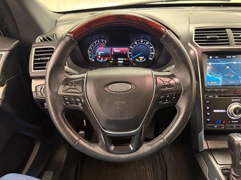 Used 2018 Ford Explorer Platinum AWD/4WD image 27