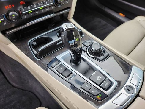 Used 2013 BMW 750Li image 28