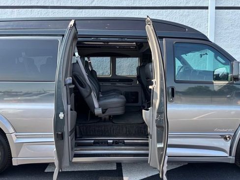 Used 2017 GMC Savana 2500 Extended RWD image 7