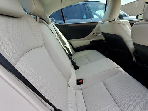 Used 2024 Lexus ES 350 w/ Technology Package image 6