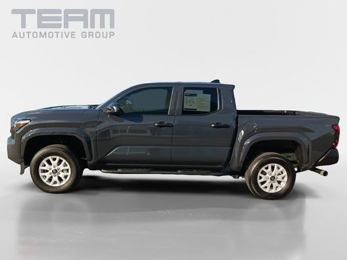 Used 2025 Toyota Tacoma SR image 4