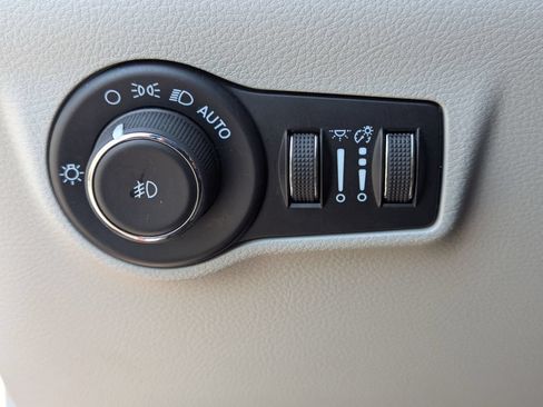 Used 2024 Jeep Compass Latitude AWD/4WD image 22