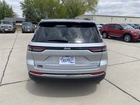 Used 2024 Jeep Grand Cherokee Limited AWD/4WD image 11