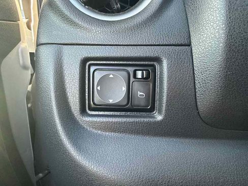Used 2015 Nissan Versa SV FWD image 26