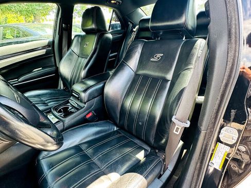 Used 2019 Chrysler 300 S image 25