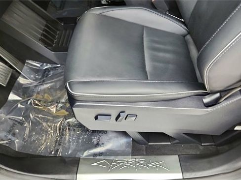 Used 2025 Tesla Cybertruck AWD Crew Cab image 31