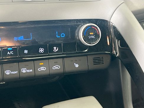 Used 2023 Hyundai Elantra SEL w/ Convenience Package FWD image 20