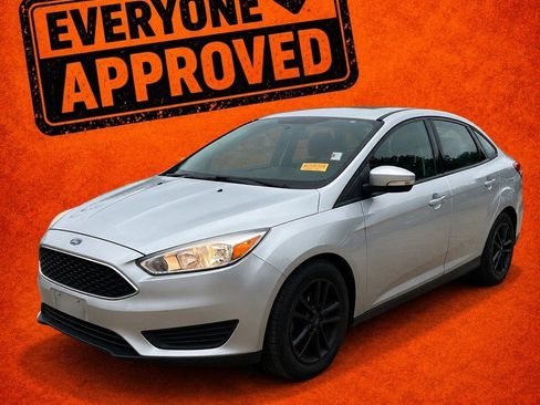 Used 2016 Ford Focus SE FWD image 1