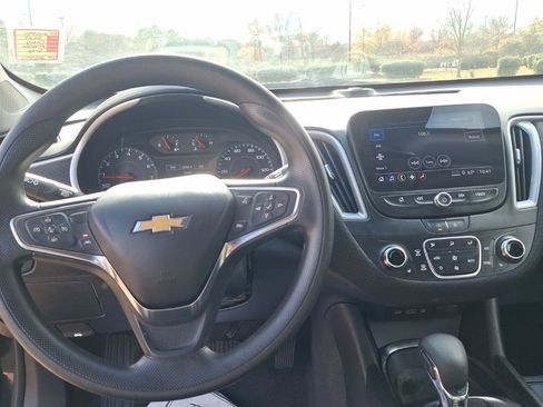 Used 2023 Chevrolet Malibu LT image 2