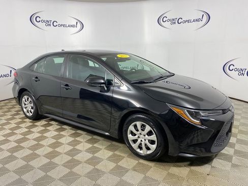 Certified 2022 Toyota Corolla LE FWD image 1