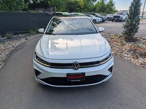 Used 2025 Volkswagen Jetta SE w/ Sunroof Package FWD image 8