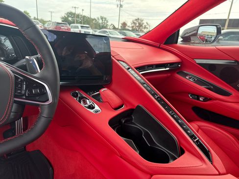 Used 2024 Chevrolet Corvette Stingray Premium Conv w/ Z51 Performance Package RWD image 23