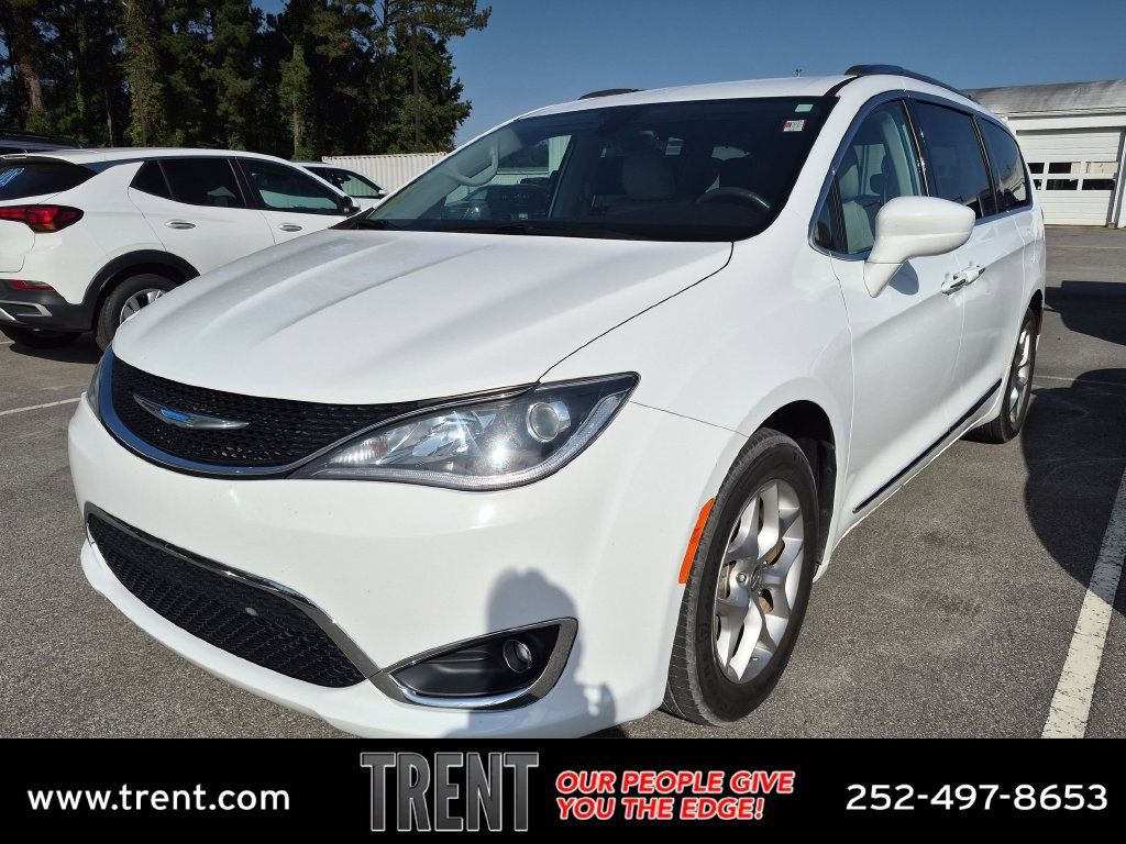 Used 2018 Chrysler Pacifica Touring-L Plus w/ Tire & Wheel Group FWD image 1