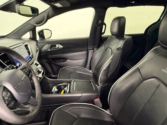 Used 2025 Chrysler Pacifica Limited FWD image 35