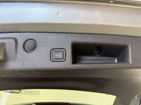 Used 2024 Chevrolet Equinox RS FWD image 11