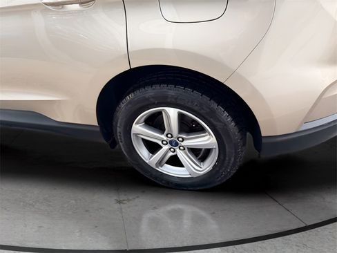 Used 2020 Ford Edge SEL w/ Convenience Package image 9