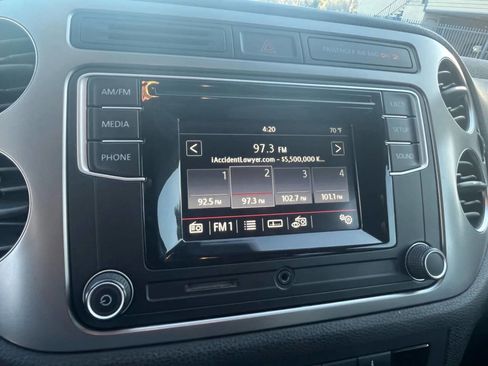 Used 2016 Volkswagen Tiguan S image 20