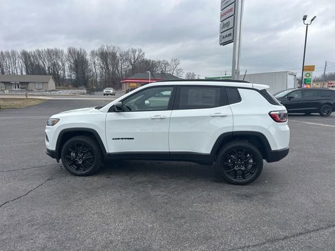 New 2026 Jeep Compass Latitude image 8