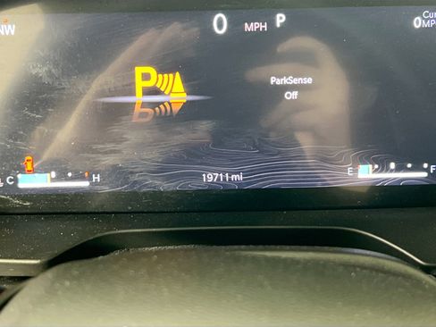 Used 2023 Jeep Grand Cherokee Laredo w/ Luxury Tech Group I image 12