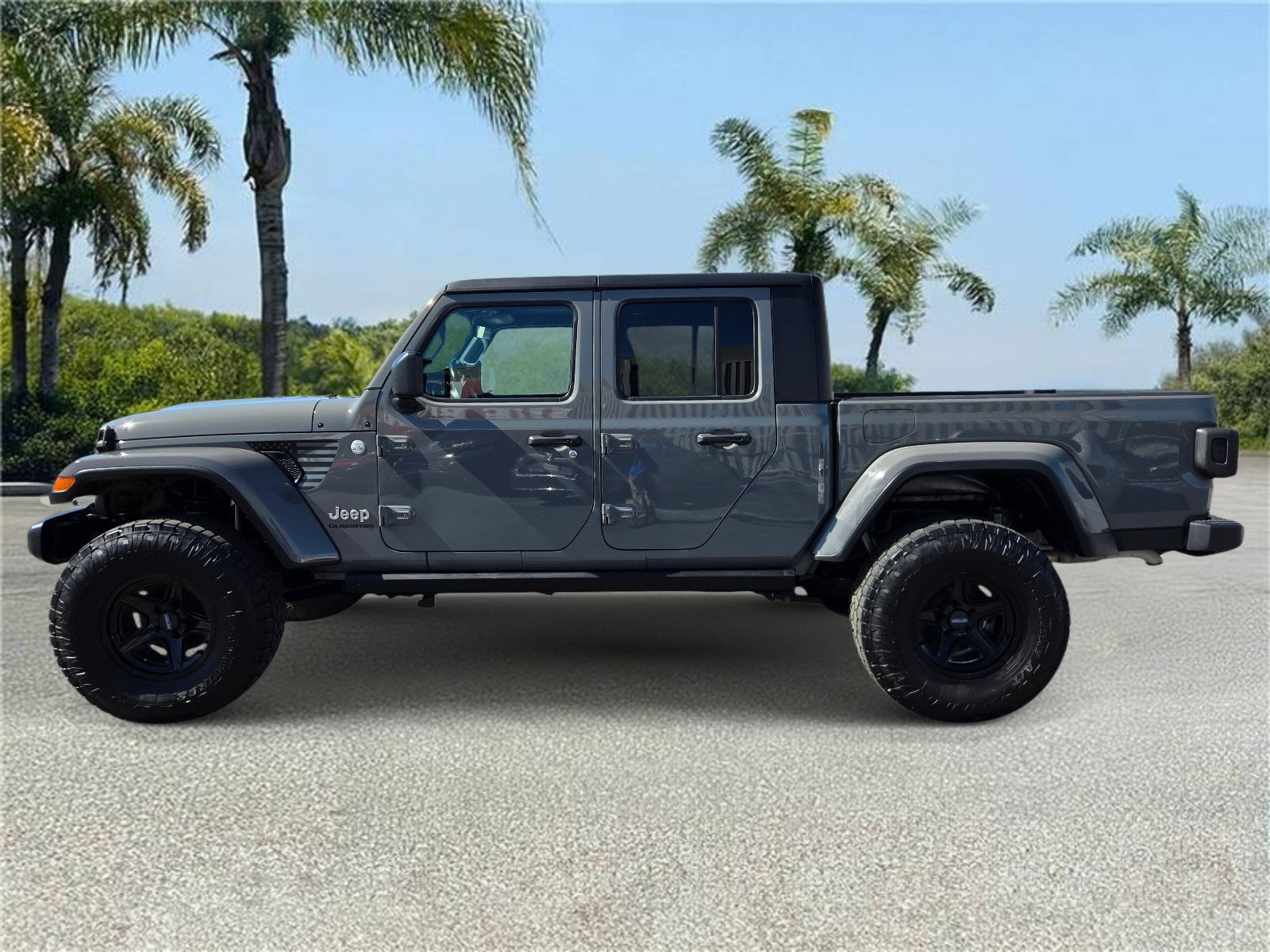 Used 2022 Jeep Gladiator Overland w/ Cold Weather Group AWD/4WD image 2