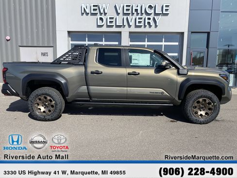 Used 2025 Toyota Tacoma Trailhunter Hybrid w/ Tow Tech Package image 10