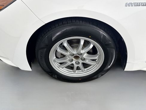 Used 2021 Toyota Corolla LE image 38