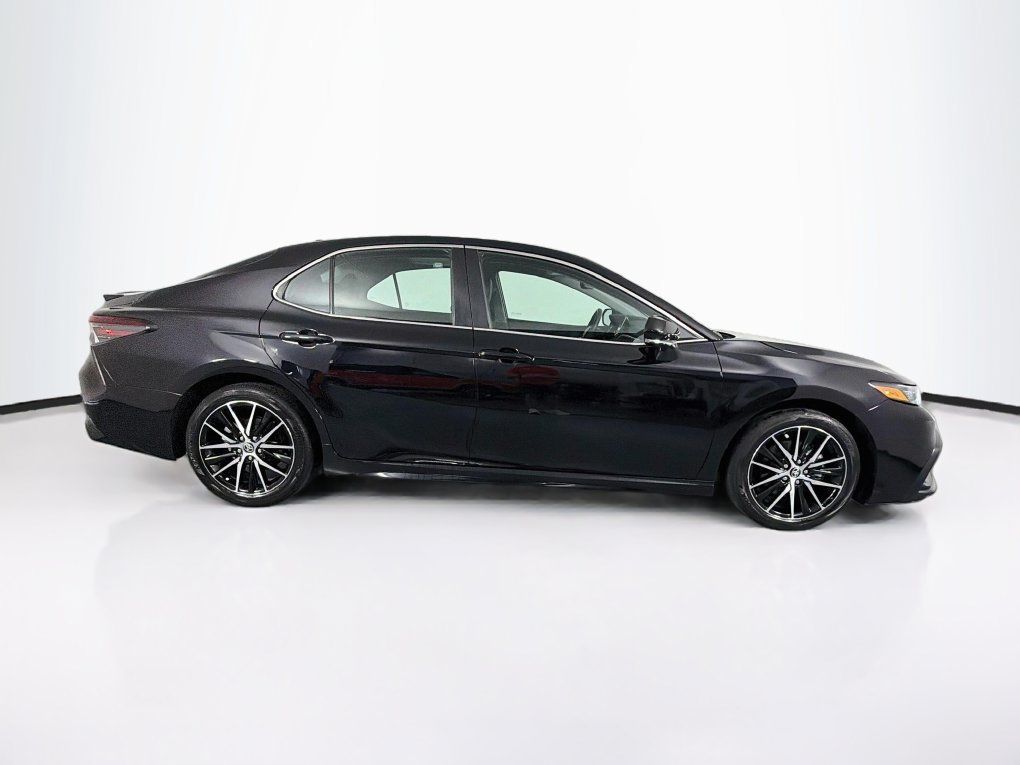 Used 2024 Toyota Camry SE w/ Cold Weather Package FWD image 11