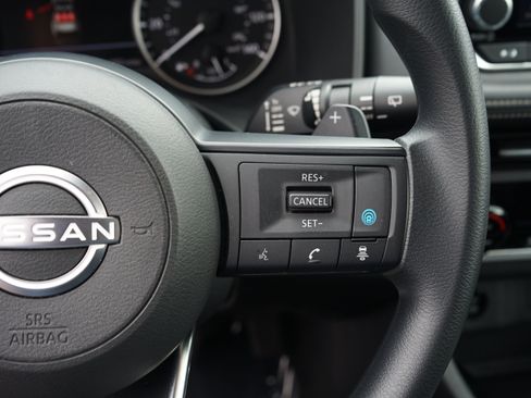 Used 2024 Nissan Rogue SV image 29