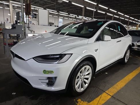 Used 2020 Tesla Model X Long Range AWD/4WD image 2