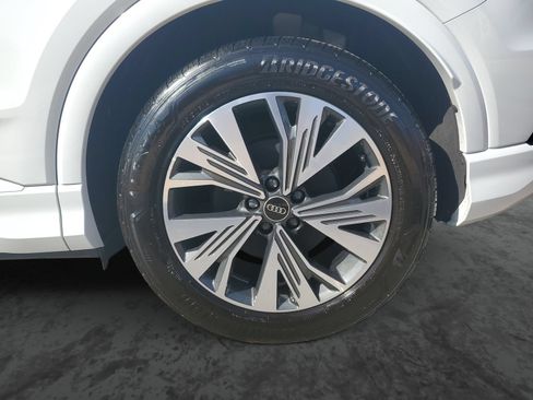 Used 2025 Audi Q4 e-tron Premium w/ Convenience Package RWD image 5