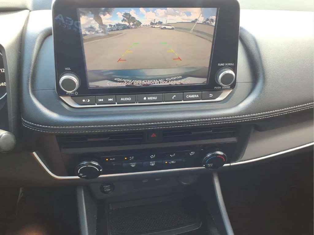 Used 2024 Nissan Rogue S FWD image 14