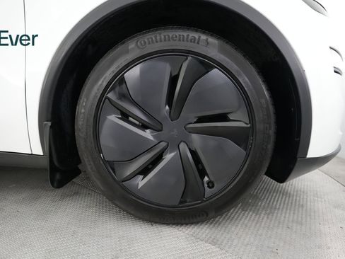 Used 2026 Tesla Model Y Long Range image 19