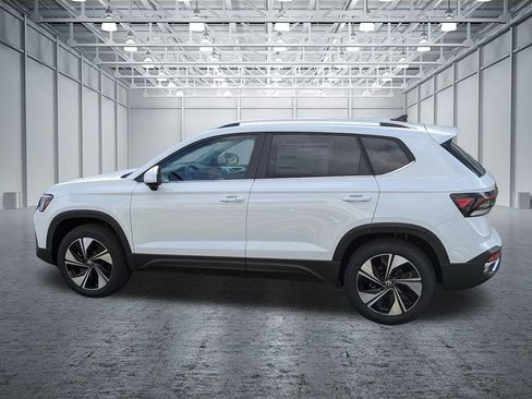 New 2026 Volkswagen Taos SE image 2