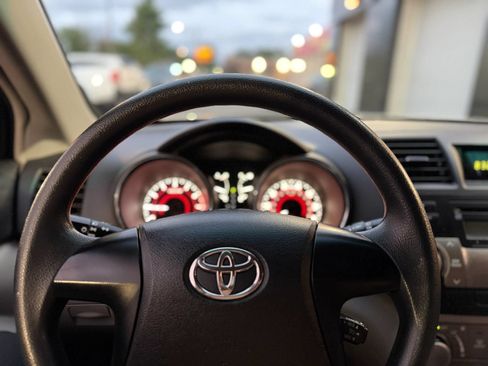 Used 2012 Toyota Highlander FWD w/ Cold Weather Pkg image 9