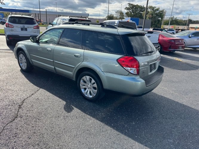Used 2009 Subaru Outback 2.5i Limited w/ Popular Equipment Group 2B AWD/4WD image 5