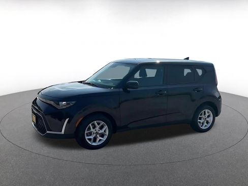 Used 2025 Kia Soul LX w/ LX Technology Package FWD image 8