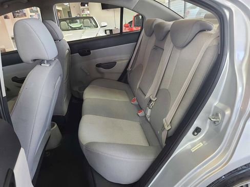 Used 2009 Hyundai Accent GLS image 11