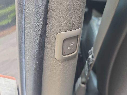 Used 2016 Kia Sedona LX w/ LX Essentials Premium Package FWD image 13