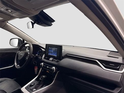 Used 2020 Toyota RAV4 LE image 28