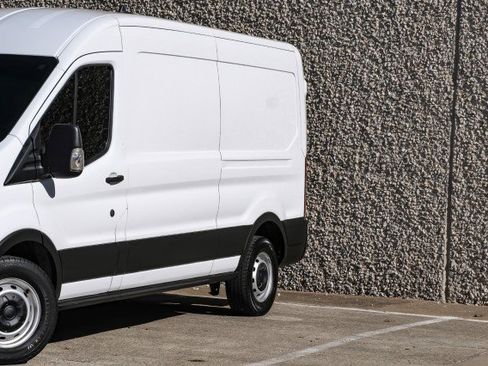 Used 2022 Ford Transit 250 Medium Roof image 7