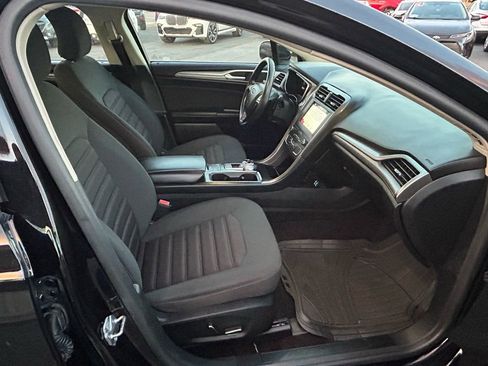 Used 2019 Ford Fusion SE image 10