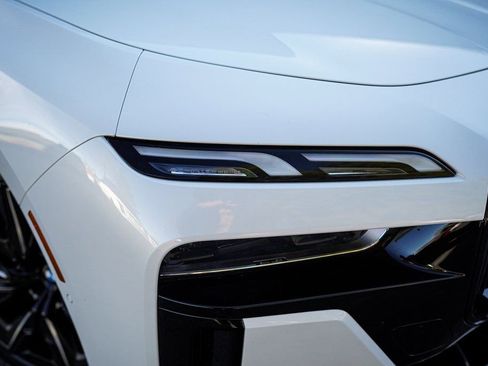 Used 2023 BMW 740i w/ Parking Assistance Package image 7